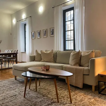 Phaedrus Living: Cozy Down Town House Aischylou Semesterbostad *