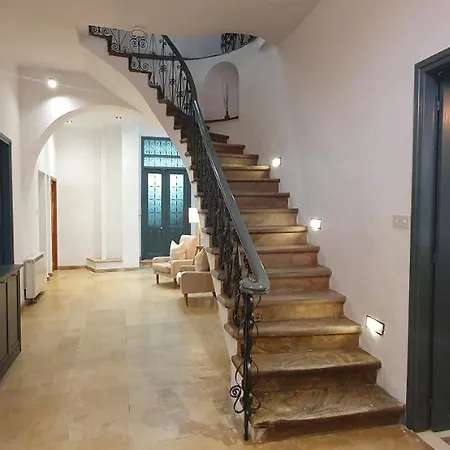Phaedrus Living: Cozy Down Town House Aischylou 別荘 *